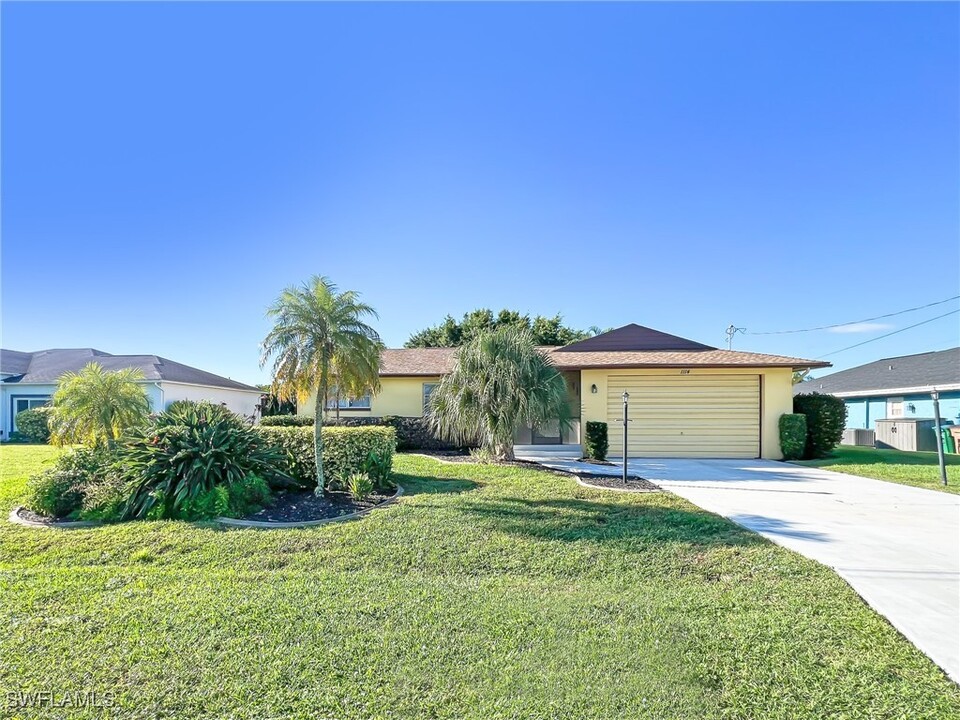 1114 SE 16th St in Cape Coral, FL - Building Photo