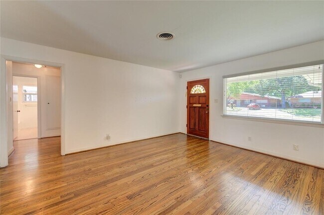 4538 Warm Springs Rd in Houston, TX - Building Photo - Building Photo