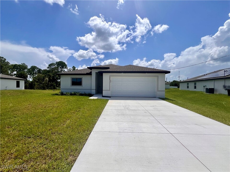 174 Blackstone Dr in Ft. Myers, FL - Building Photo