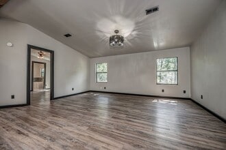 58 Divine Pl in Ardmore, OK - Building Photo - Building Photo