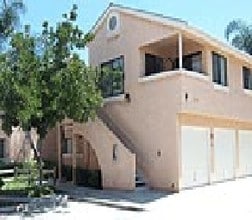 Cabo Verde Apartments in El Cajon, CA - Foto de edificio - Building Photo