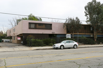 6930 Fulton Ave in North Hollywood, CA - Building Photo - Building Photo