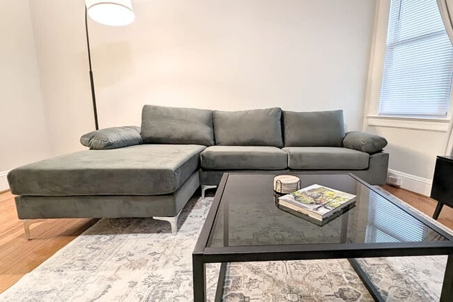 205 S Essex Ave in Orange, NJ - Foto de edificio - Building Photo