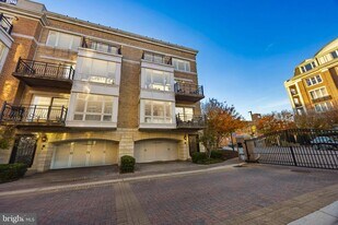 900 Valencia Ct in Baltimore, MD - Building Photo