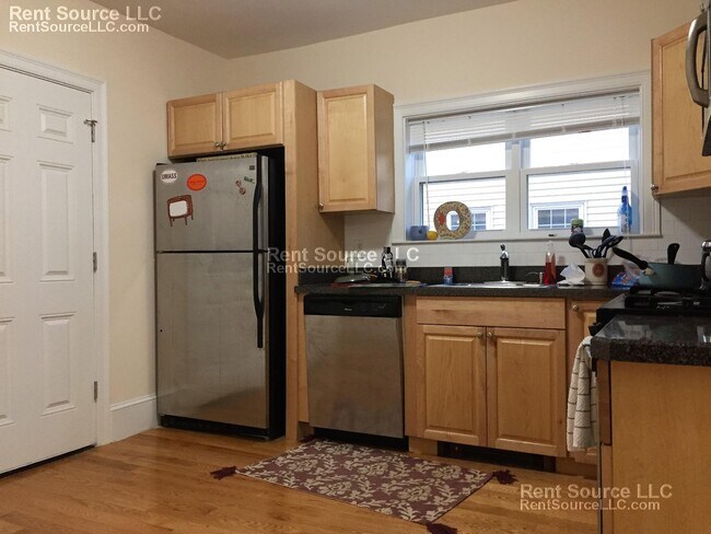 24 Willard Ave, Unit 1 in Medford, MA - Building Photo - Building Photo