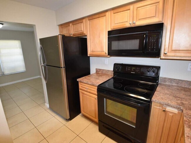 9350 NW 35th Manor in Sunrise, FL - Building Photo - Building Photo