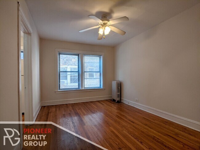 534 W Cornelia Ave, Unit 210