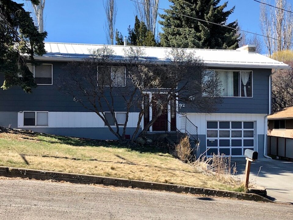 92 2nd St in La Grande, OR - Foto de edificio