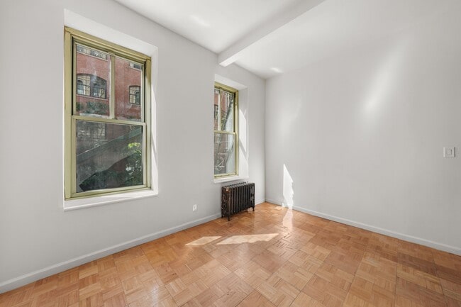 316 Mott St in New York, NY - Building Photo - Building Photo