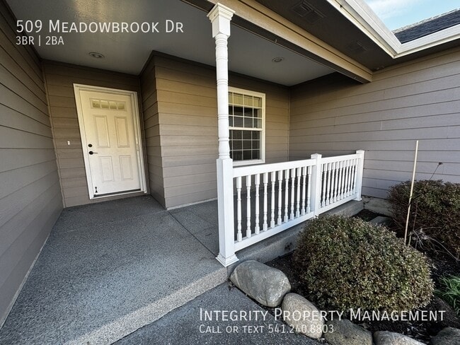 509 Meadowbrook Dr in Central Point, OR - Building Photo - Building Photo