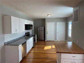 10 Marlborough St in Cranston, RI - Building Photo - Building Photo