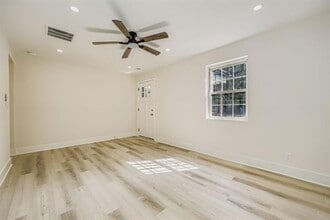 3099 Delowe Dr in East Point, GA - Building Photo - Building Photo