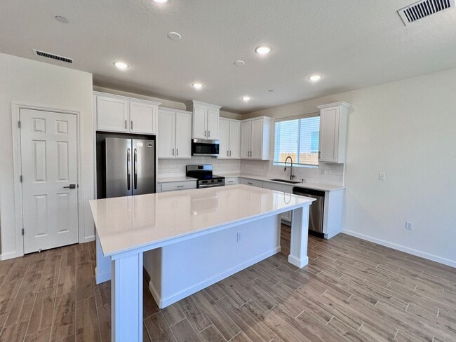 6548 E Weathermaker Ave in Fresno, CA - Building Photo - Building Photo