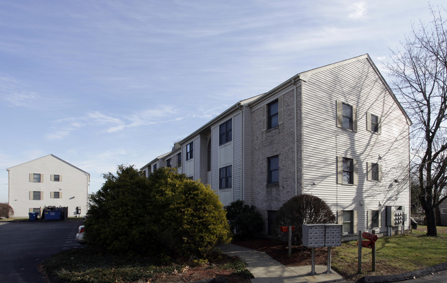 County Green Apartments in Attleboro, MA - Building Photo - Building Photo