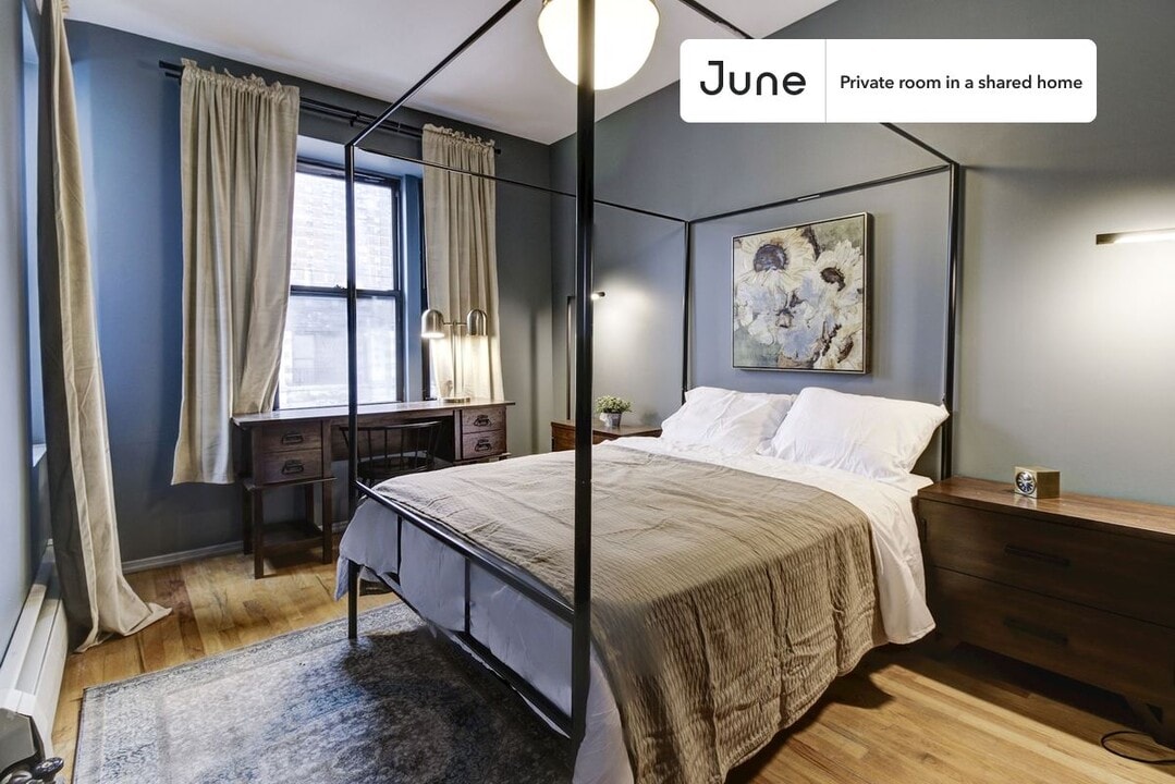 Private bedroom in 4 bed/1 bath Home in New York, NY - Building Photo