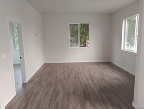 1332 Evergreen St in Burbank, CA - Foto de edificio - Building Photo