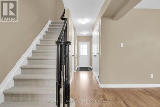 2649 Half Moon Bay Rd in Ottawa, ON - Building Photo - Building Photo