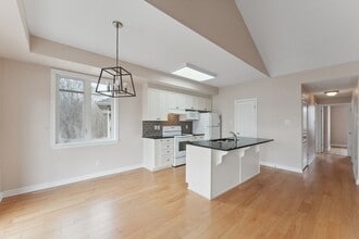 1040 Beryl Private in Ottawa, ON - Building Photo - Building Photo