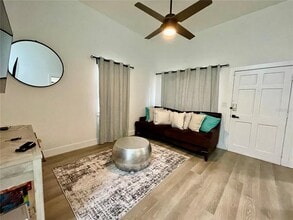 2327 W Beach St in Tampa, FL - Building Photo - Building Photo