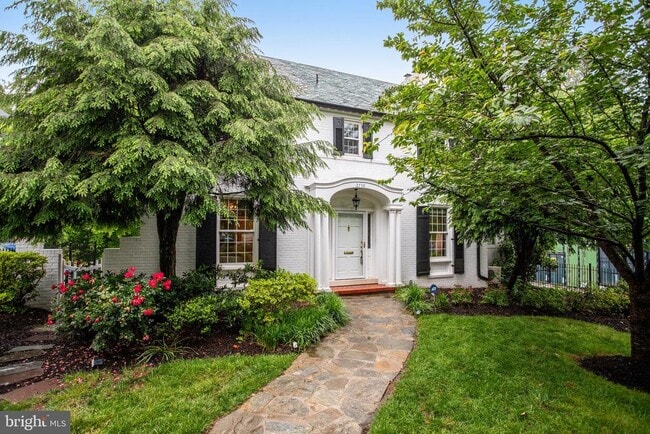 property at 2739 Chesapeake St NW