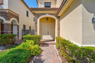 10021 NW 87th Terrace in Doral, FL - Building Photo - Building Photo