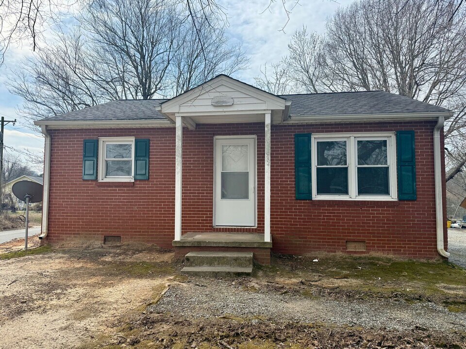 521 S Beaumont Ave in Burlington, NC - Building Photo