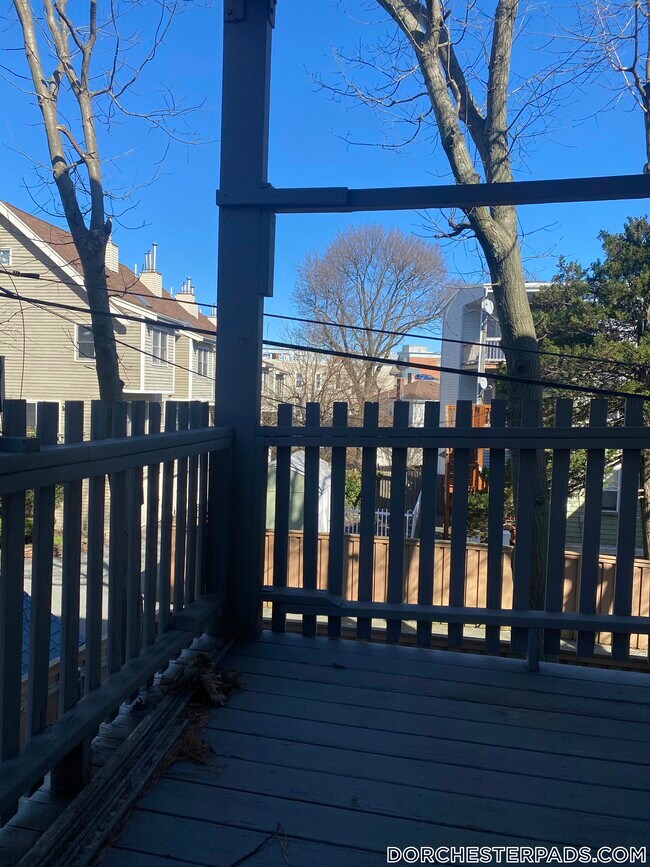 52 Crescent Ave