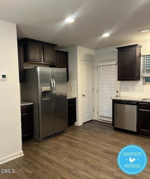 11 Belhaven Dr in Clayton, NC - Foto de edificio - Building Photo