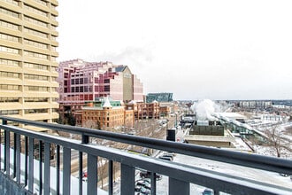 MacDonald Estates in Edmonton, AB - Building Photo - Building Photo