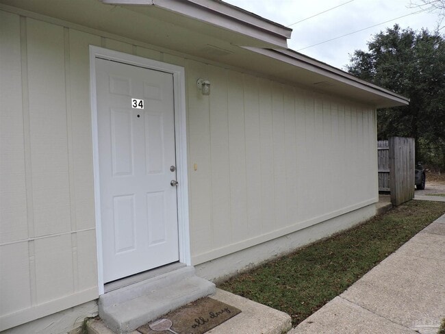 130 E 9 Mile Rd in Pensacola, FL - Building Photo - Building Photo
