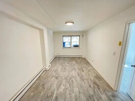 1080 Rhinelander Ave in Bronx, NY - Building Photo