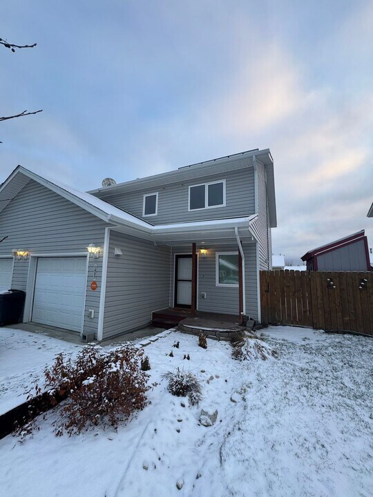 1457 Joyce Dr in Fairbanks, AK - Building Photo