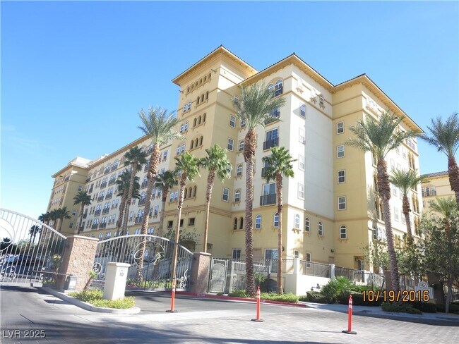 2455 W Serene Ave in Las Vegas, NV - Building Photo - Building Photo