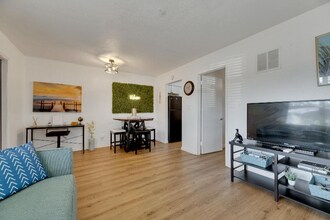 4511 W McElroy Ave in Tampa, FL - Building Photo - Building Photo