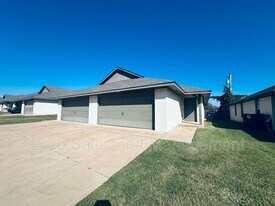 11412 N Lincoln Blvd in Oklahoma City, OK - Building Photo