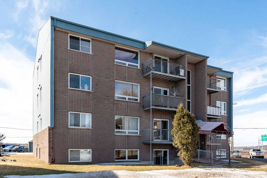 4568 De La Cascatelle St in Lévis, QC - Building Photo