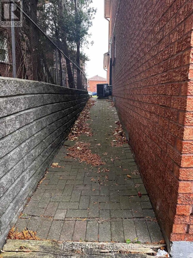 29 Moeller Ct in Toronto, ON - Building Photo - Building Photo