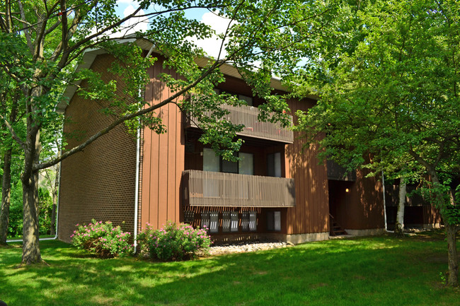 Wood Wind Gardens in North Syracuse, NY - Foto de edificio - Building Photo
