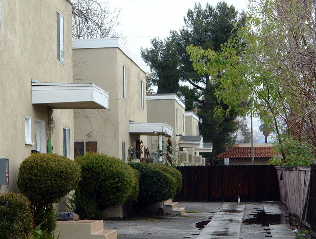 1530 N D St in San Bernardino, CA - Foto de edificio - Building Photo