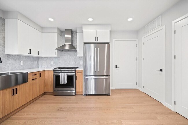 457 W Broadway in Boston, MA - Building Photo - Building Photo