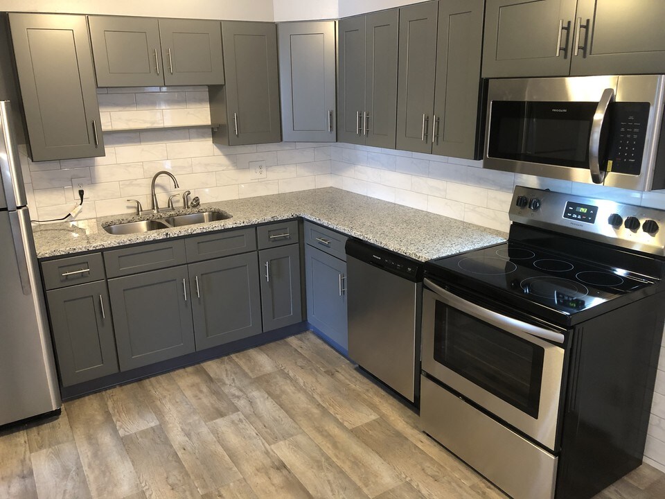 2915 Columbus St in Grove City, OH - Building Photo