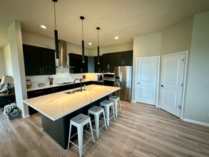 10611 Coneflower Ct in Mequon, WI - Building Photo - Building Photo