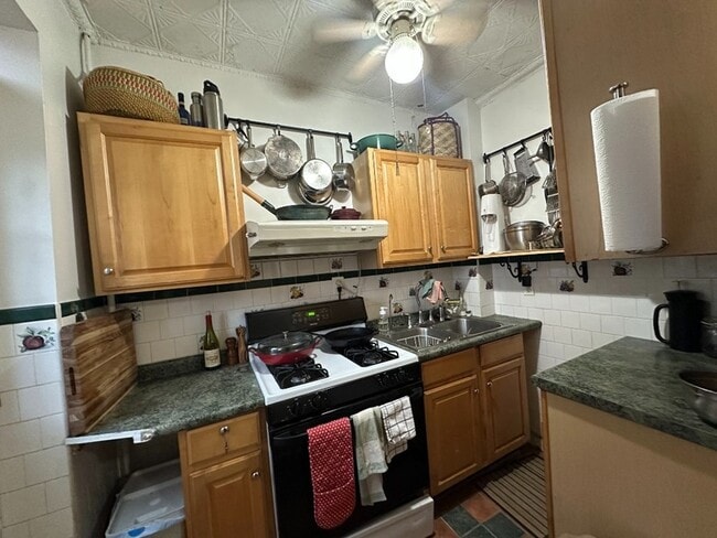 374 Columbia St, Unit 3 in Brooklyn, NY - Foto de edificio - Building Photo