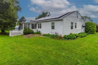 37 Clover Hill Dr in Poughkeepsie, NY - Building Photo - Building Photo
