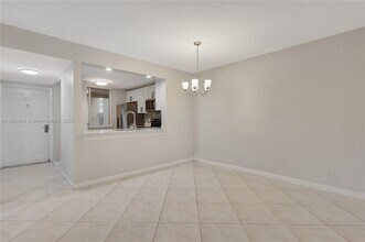 8592 W Sunrise Blvd in Plantation, FL - Building Photo - Building Photo