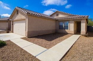 585 W Jardin Loop in Casa Grande, AZ - Building Photo