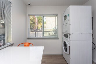 Vistana Apartments in Seattle, WA - Building Photo - Interior Photo