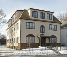 400 Marshall Ave in St. Paul, MN - Foto de edificio - Building Photo