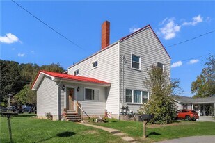 1229 McKee Rd in Crescent, PA - Building Photo