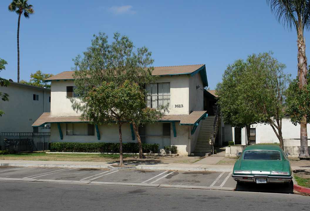 1613 S Calle Del Mar in Anaheim, CA - Building Photo